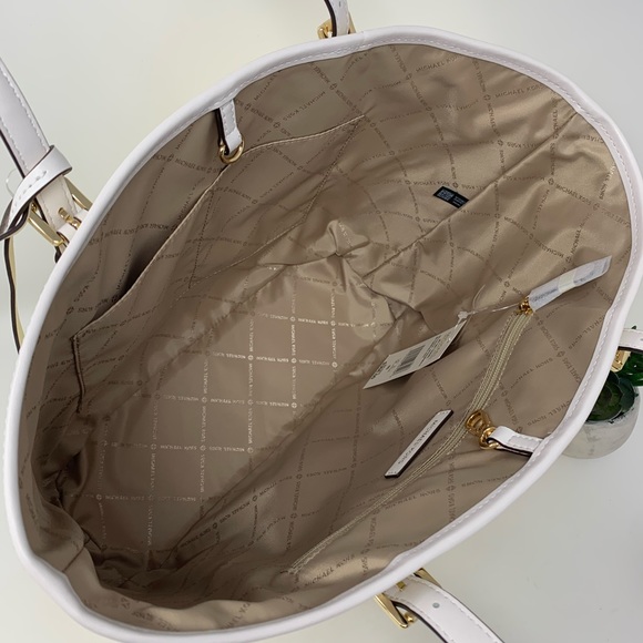 Michael Kors Medium Carryall Tote - Picture 11 of 11